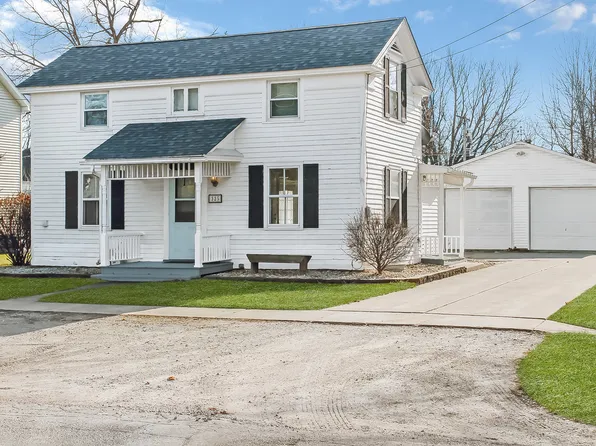 325 E Dale St, Somonauk, IL 60552