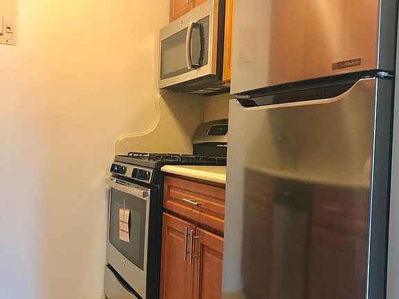 4th image of 20 W 75th St APT 4F