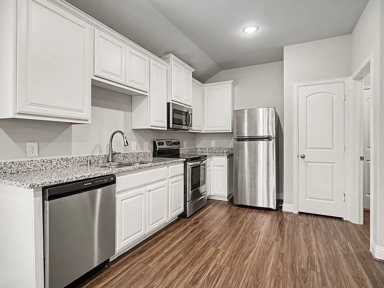 1425 Waverley Dr — Photo 11