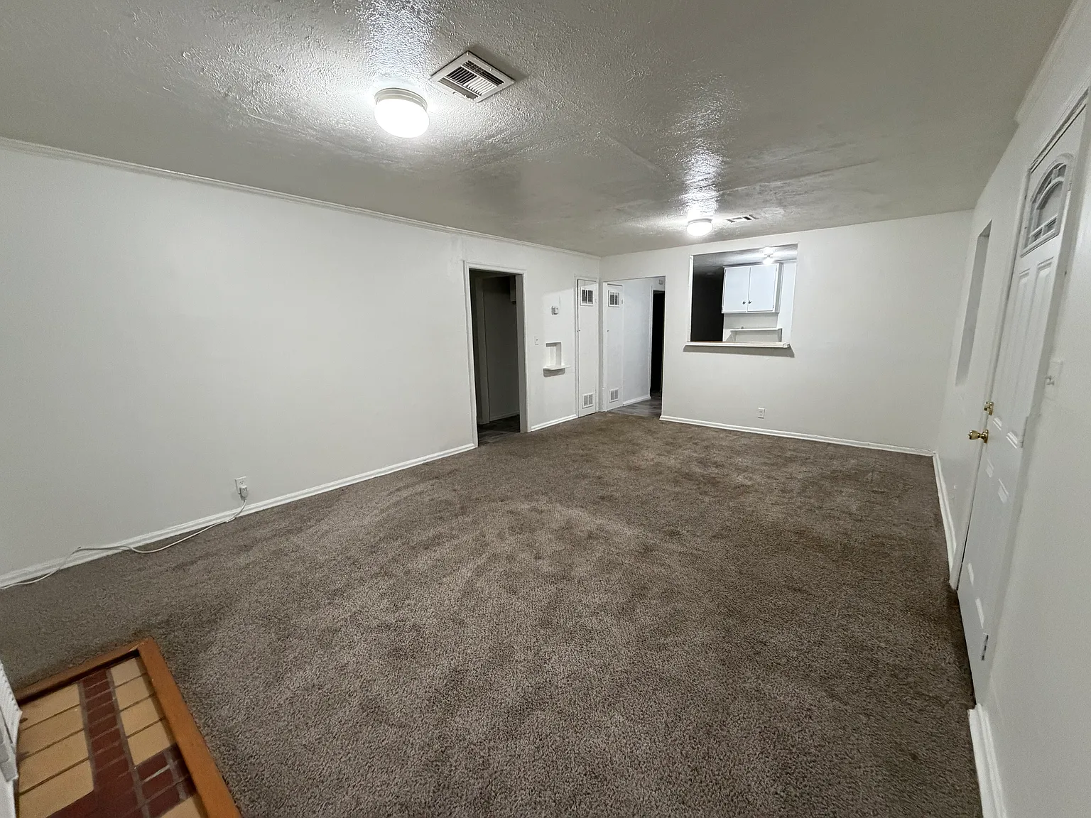 4 bed, $1,350 — Photo 2