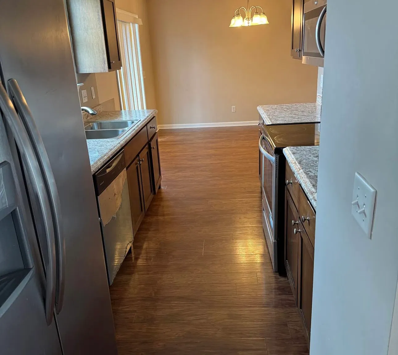 4 bed, 2.5 bath, 1600 sqft, $2,400 — Photo 4