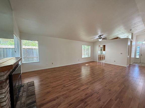 3rd image of 749 Oak Brook Dr