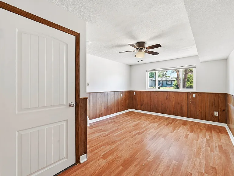 1087 Hathaway Dr — Photo 20