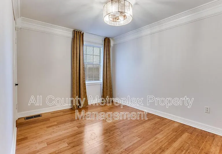 1112 Kings Hwy #4 — Photo 4
