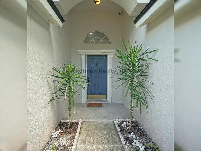 3 bed, 2.0 bath, 1496 sqft, $2,050 — Photo 2
