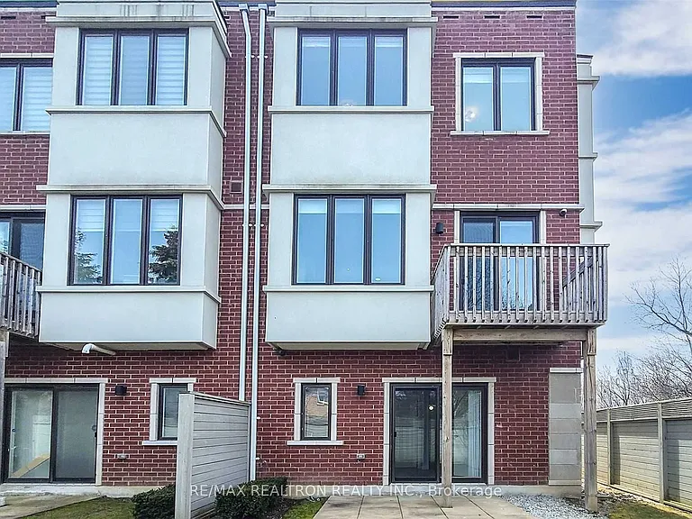 76 Genuine Ln — Photo 35