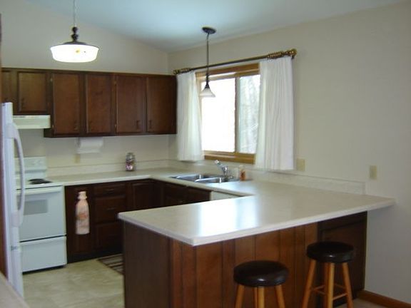3rd image of 518 Laughton Dr