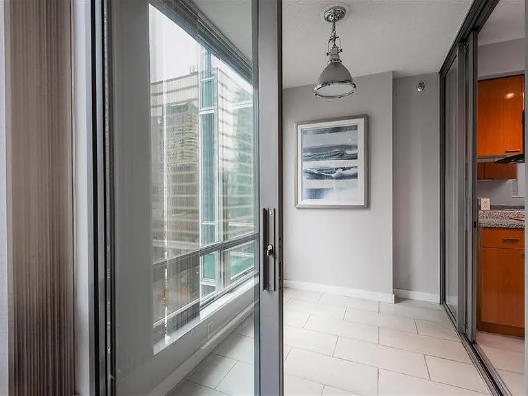 1200 Georgia St W #1405 — Photo 18