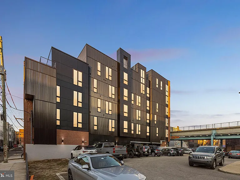 1350 N Front St #203 — Photo 14