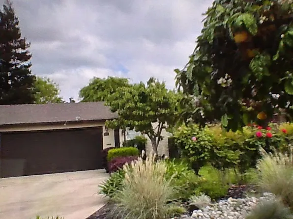 1040 Dartmoor Cir, Lodi, CA 95240