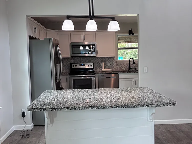2328 Oakwood St — Photo 5