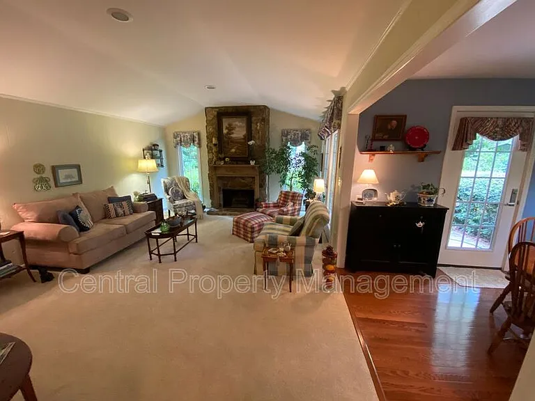 4724 Coach Hill Dr — Photo 25