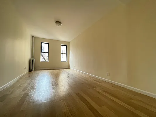 Rented by Oxford Property Group | media 13