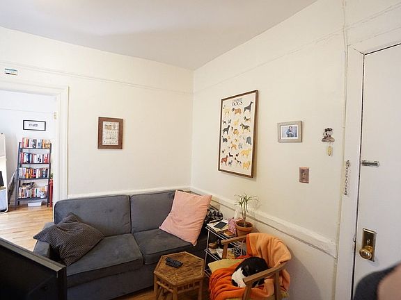 4th image of 370 Bedford Ave #5H
