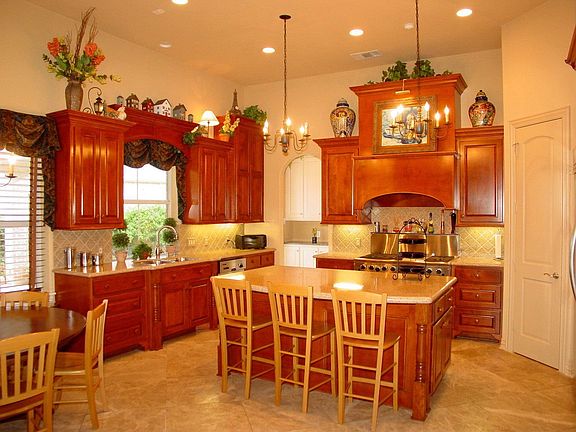 2nd image of 28 Saint Christopher Ct