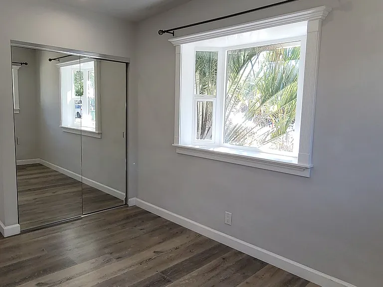 22509 Clarendon St — Photo 11
