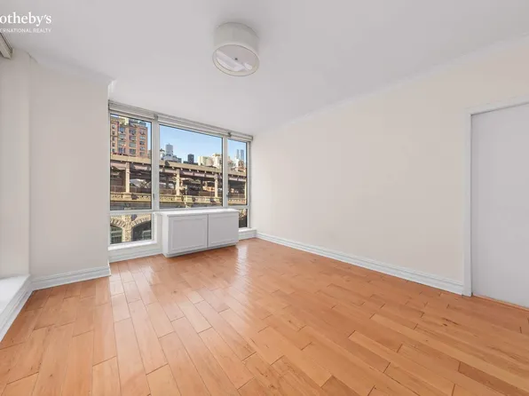 401 East 60th Street image 27 of 28