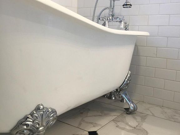 Vintage Iron Clawfoot Tub