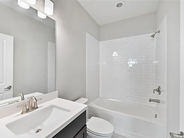712 Alden Dr — Photo 6