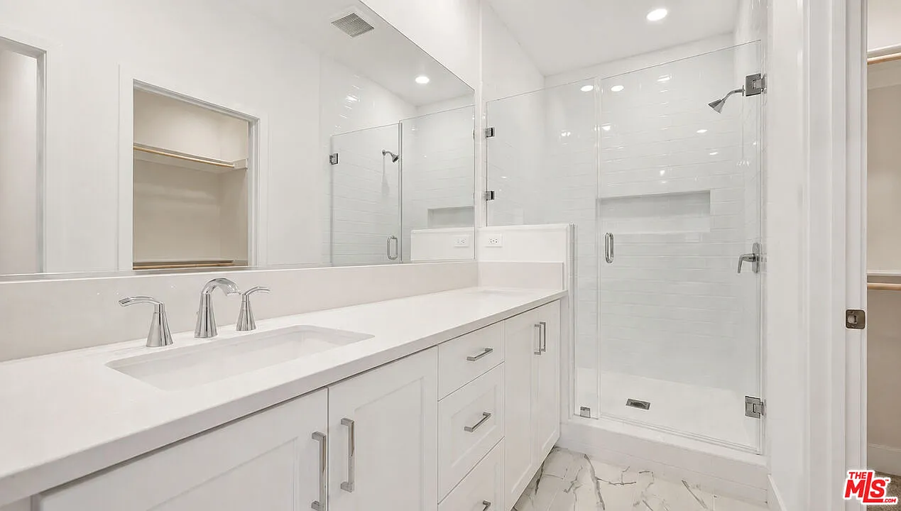 3 bed, 2.5 bath, 1842 sqft, $4,500 — Photo 3