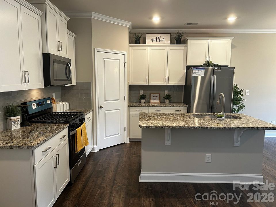 1st image of 592 Altamonte Dr