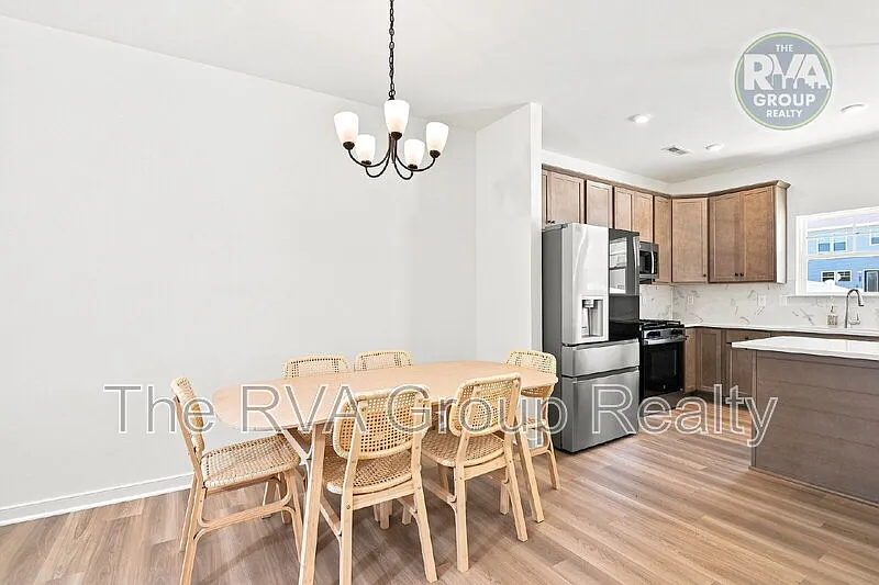 3 bed, 2.5 bath, 1336 sqft, $2,495 — Photo 3