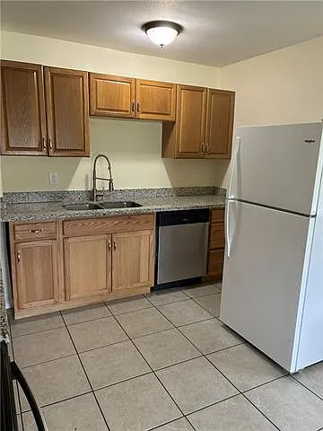 3 bed, 1.0 bath, 1600 sqft, $1,600 — Photo 4