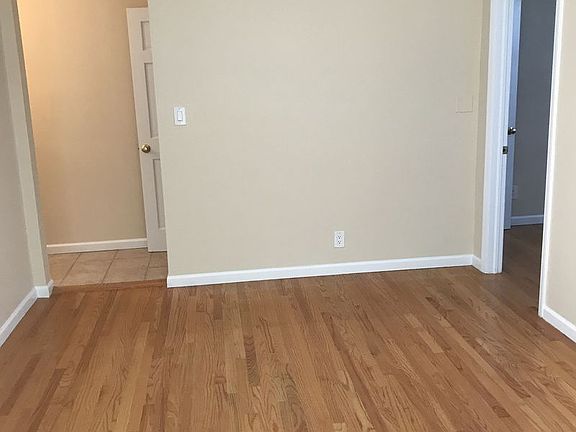 3rd image of 2520 34th St APT 3F