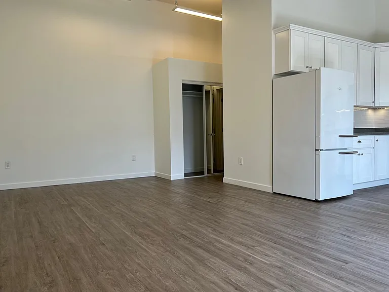 2587 University Ave #4 — Photo 4