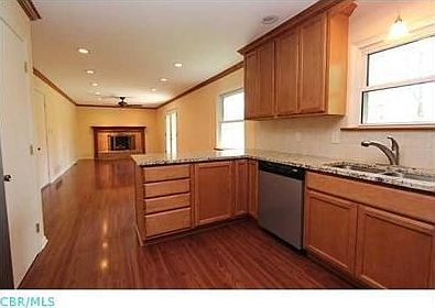 3rd image of 1003 E College Ave