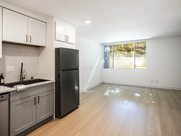 Windward Village Apartments — Photo 17