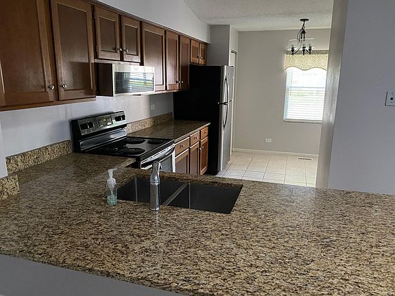 Granite countertops, SS appliances, breakfast bar. Good sized pantry beyond the fridge. Breakfast nook.
