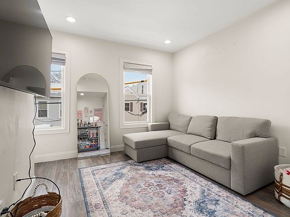 5th image of 40 Morris St APT 2