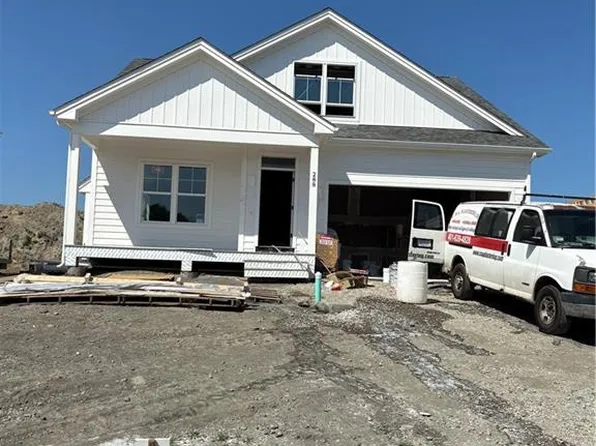 288 Freedom Trail Dr, Portsmouth, RI 02871