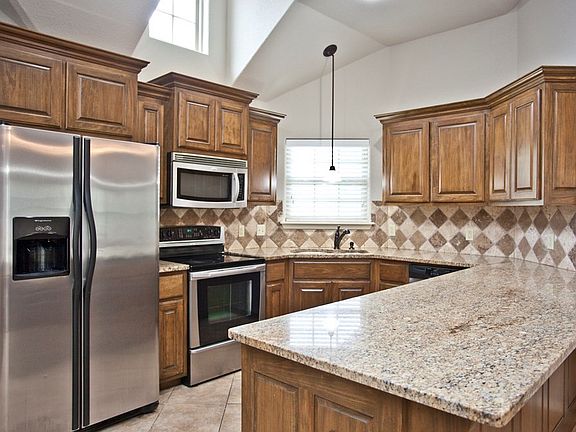 5th image of 3301 SW Briar Creek Ave
