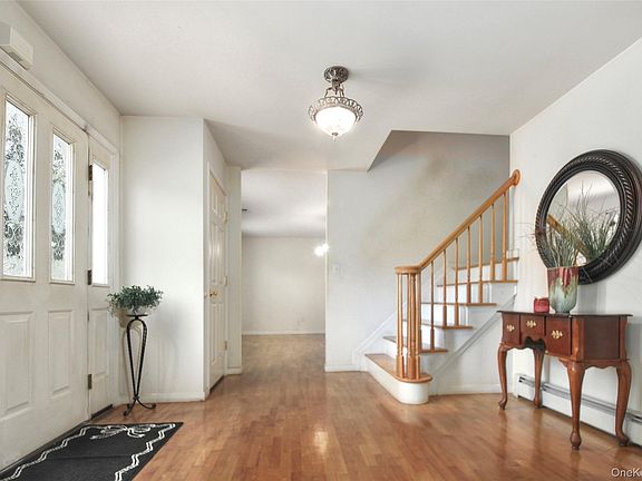 3rd image of 7 Frances Lane