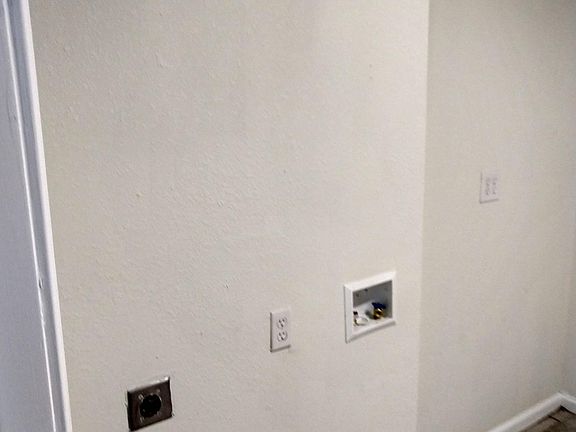 4th image of 250 Redrock Dr