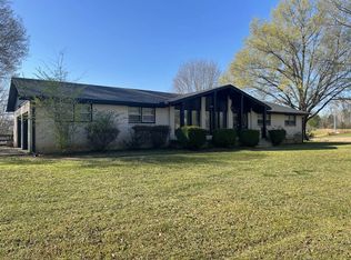 887 W Main St, Henderson, TN 38340
