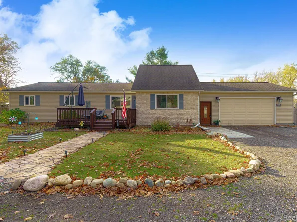 4885 Ormond Rd, White Lake, MI 48383
