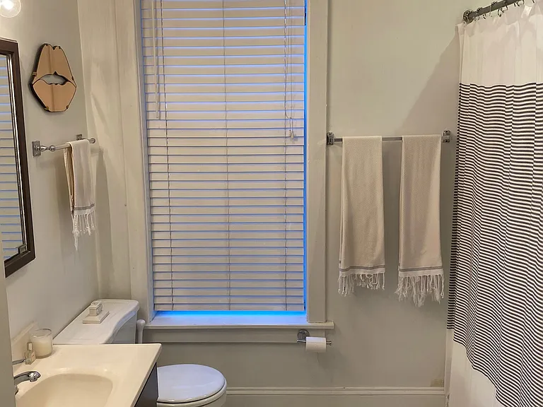 1256 N Wolcott Ave #2 — Photo 11