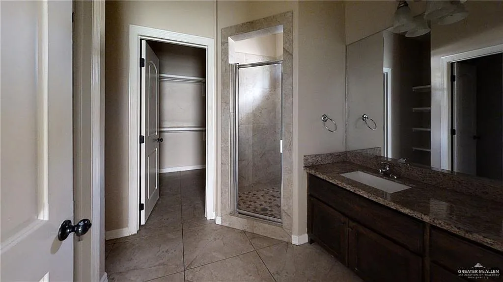 3 bed, 2.0 bath, 950 sqft, $1,000 — Photo 4