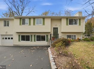1111 Bicksler Dr, Herndon, VA 20170