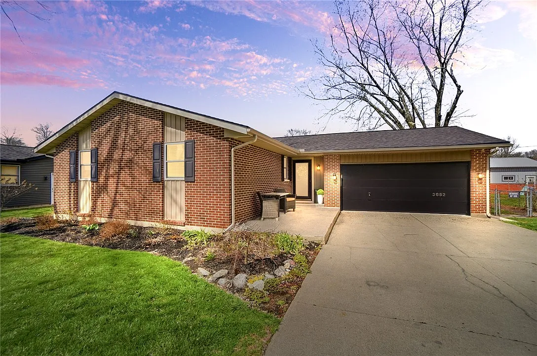 3652 N Lake Shore Dr photo 1