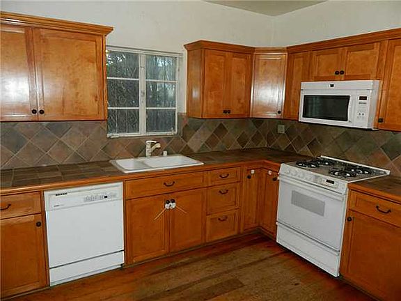 5th image of 2309 N Kansas St
