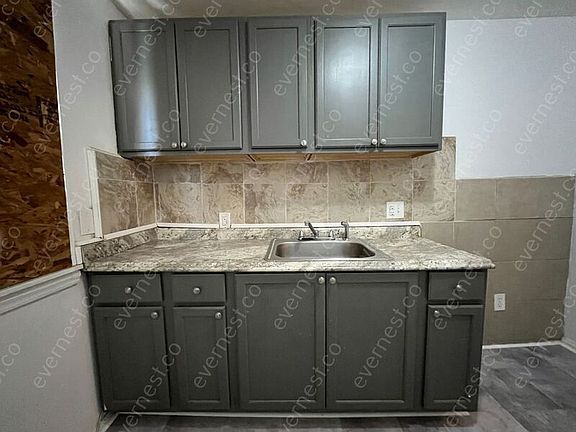3rd image of 4651 Chatsworth St Unit B
