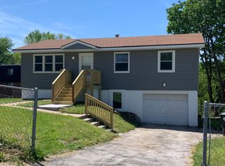 4902 N 61st St, Omaha, NE 68104