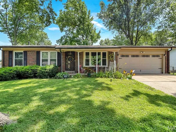 1326 Petite Dr, Saint Louis, MO 63138