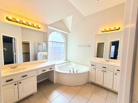 3rd image of 5424 Rolling Meadows Dr