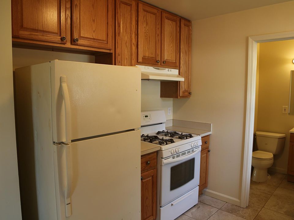 2nd image of 32453 Lenawee St