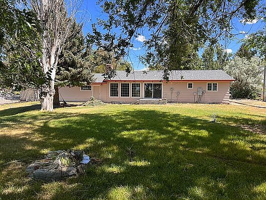 2nd image of 313 N Hillcrest Dr